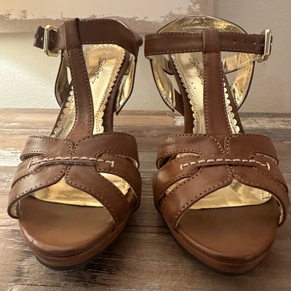 Solanz Brown Sandals